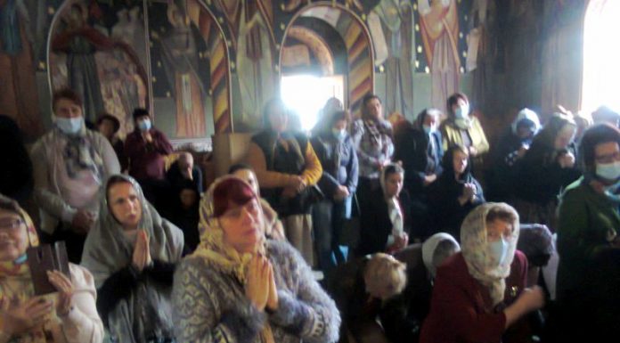 Mănăstirea «Sfânta Treime» de la Strâmba-Jiu, judeţul Gorj, şi-a sărbătorit cel de-al doilea hram chinovial – ,,Sfinţii Părinţi au ales această zi de 1 octombrie ca să fie sărbătorit Acoperământul Maicii Domnului, cea care s-a învrednicit să mijlocească la Domnul pentru noi”!