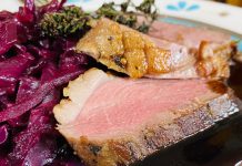 VIDEO: Rețeta săptămânii – Fabi’s Kitchen: Piept de rață cu varză roșie și sos de vin roșu