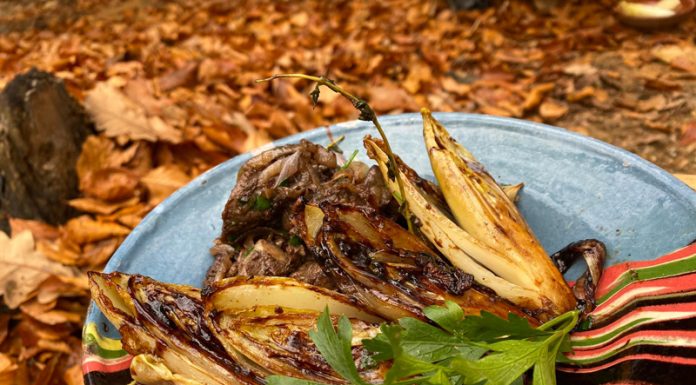 VIDEO: Rețeta săptămânii – Fabi’s Kitchen: Ficat de pui în sos de șalote cu andive