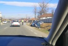 Accident cu o victimă la Peșteana, autoturism în șanț