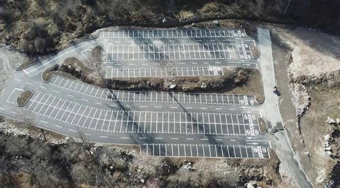 Sute de locuri de parcare la Straja!