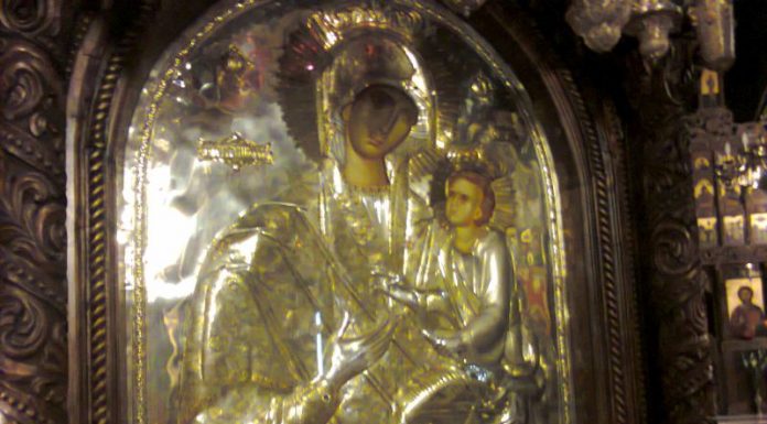 Mănăstirea Lainici şi-a sărbătorit Hramul «Intrarea Maicii Domnului în Biserică» (II) – ,,Maica Domnului este cea care protejează această mănăstire, atât biserica nouă, cât şi cea veche! Maica Domnului este cea care a păstrat credinţa, a păstrat tradiţia Mănăstirii Lainici, de atâtea sute de ani”!