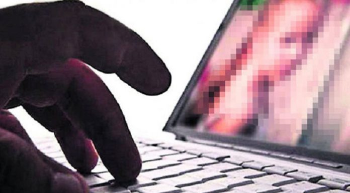 Condamnat pentru pornografie infantilă!