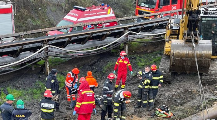 Imagini de la tragedia de la Cariera Roșia, în care un miner a fost strivit de utilajul pe care-l conducea
