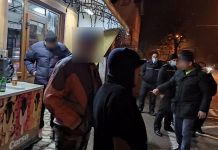 Au băut în stradă și au fost amendați