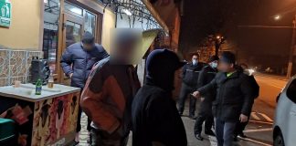 Au băut în stradă și au fost amendați