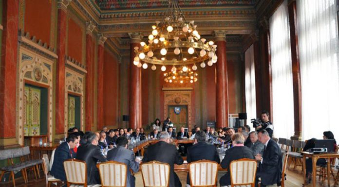 Consilierii județeni și consilierii locali IGNORĂ legea și cetățenii! Prefectul îi poate amenda!