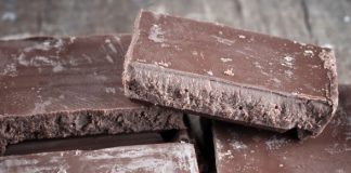 Ciocolată expirată într-un magazin din Gorj. Brutării și carmangerii, amendate pentru mizerie