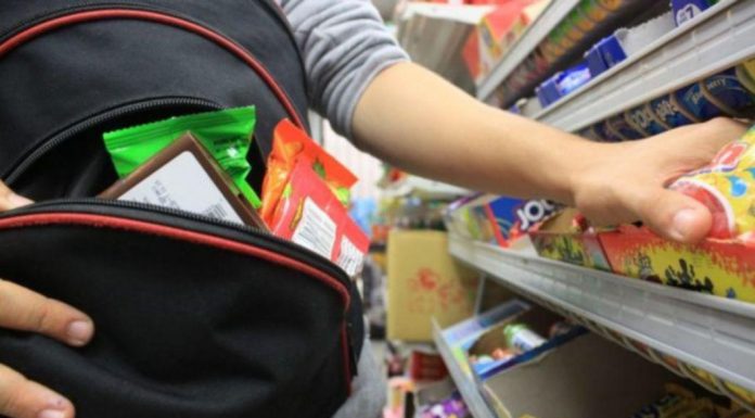 Turceni: A furat din magazin