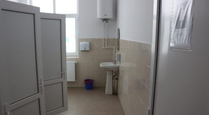 Bani pentru amenajarea grupurilor sanitare din trei unități de învățământ din Gorj