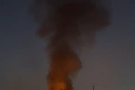 Poluare în Gorj. A pus pe foc anvelope uzate