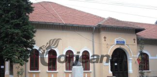 Elev rrom de la o școală din Târgu-Jiu, lăsat repetent, deși nu a putut participa la orele on-line! Tribunalul Gorj i-a dat dreptate