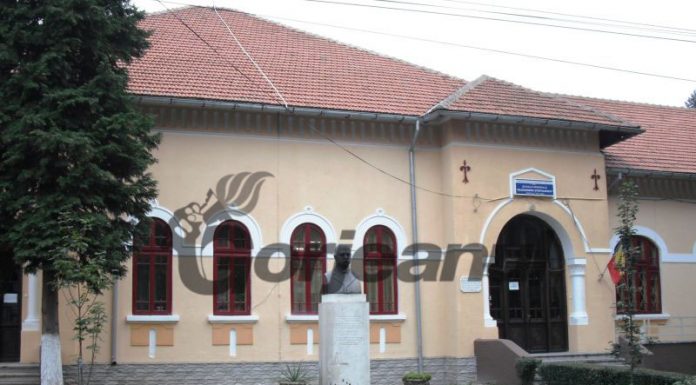 Elev rrom de la o școală din Târgu-Jiu, lăsat repetent, deși nu a putut participa la orele on-line! Tribunalul Gorj i-a dat dreptate