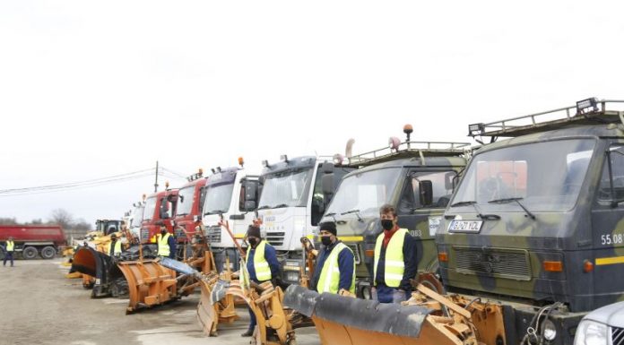 Inspecție în bazele de deszăpezire. Zeci de utilaje pregătite să intervină pe drumurile județene
