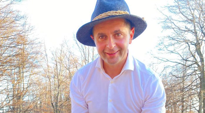 VIDEO: Rețeta săptămânii – Fabi’s Kitchen: Mușchi de mânzat cu sos de piper verde, cartofi și fasole verde învelită în bacon