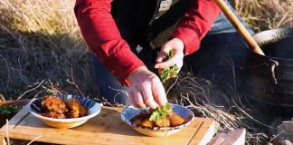 VIDEO: Rețeta săptămânii – Fabi’s Kitchen: Mâncare de cartofi reinterpretată, cu ciolan și coaste!