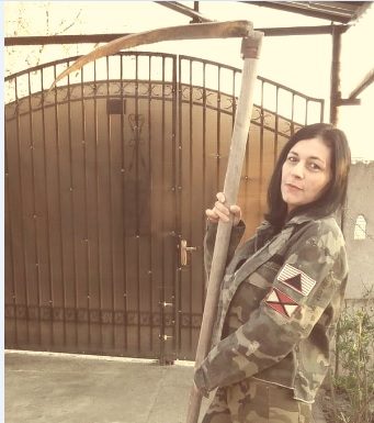 „Mărul, părul şi partidul” – sloganul soacrei