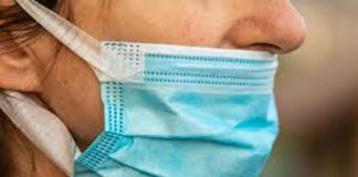 Amendată lângă casă pentru masca purtată sub nas