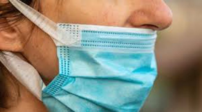 Amendată lângă casă pentru masca purtată sub nas