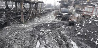 VIDEO: Drumuri impracticabile la unitățile miniere ale CEO! Minerii ajung pe jos la utilaje după ce parcurg kilometri