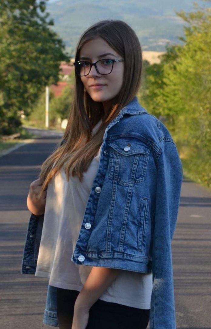 O fată de 14 ani, din Bălănești, dată dispărută de către bunic