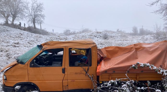 Patru răniți după ce au căzut cu mașina într-o râpă la Prigoria!