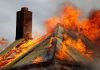 Gospodărie distrusă de un incendiu puternic în Văgiulești. Cinci autospeciale au intervenit