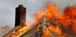 Vor să refacă voluntar până la Revelion o locuință distrusă de foc!