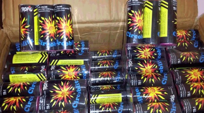 Dosar penal pentru vânzarea de artificii fără drept