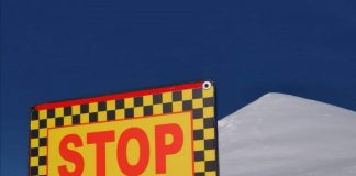 Risc de avalanşă în zonele montane. Salvamont, sfaturi pentru turiști: „Să îşi aleagă bine traseele”