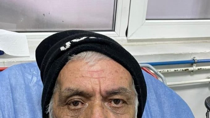 Un bătrânel nu mai știe unde locuiește! Găsit de polițiști în pijama, pe străzi. Îl cunoașteți?