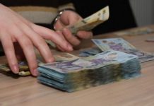 Burse de 900 de lei pentru elevii merituoși