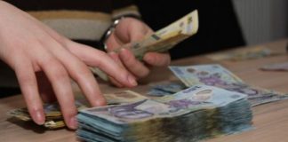 Burse de 900 de lei pentru elevii merituoși