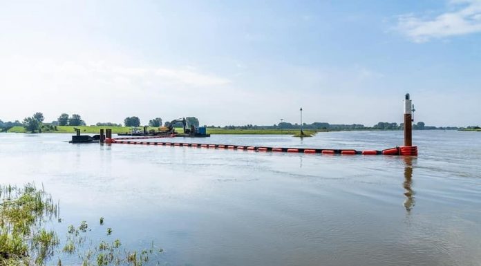 „Capcană” plutitoare pentru deșeurile din Jiu