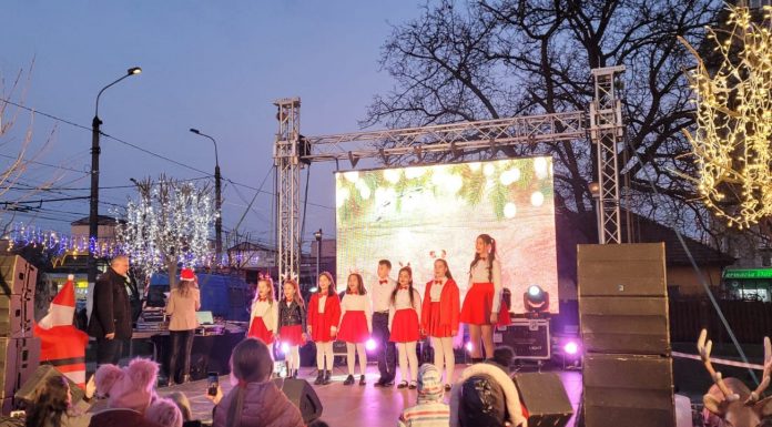 FOTO: Copiii dau spectacole în cartierele din Târgu Jiu!