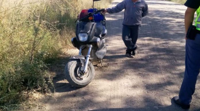 Pe moped, fără permis