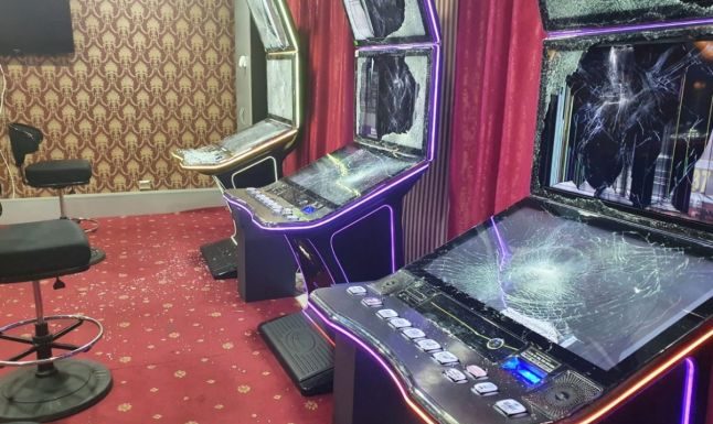 „Spaima păcănelelor”. A distrus 12 aparate în 5 minute!