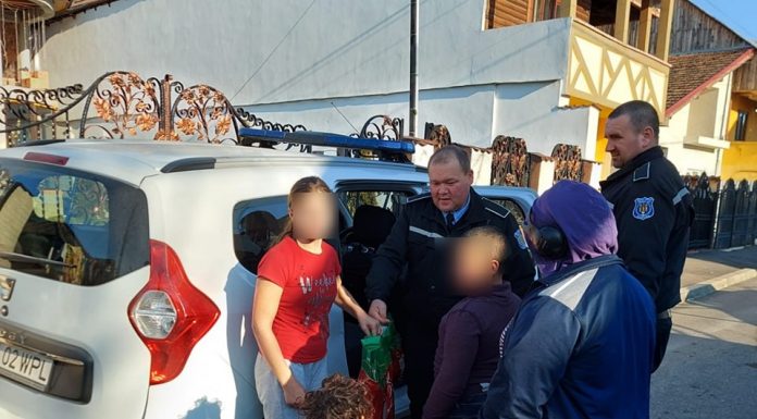 Ajutoarele Moșului de la Poliția Locală Târgu-Jiu au ajuns la cinci familii nevoiașe