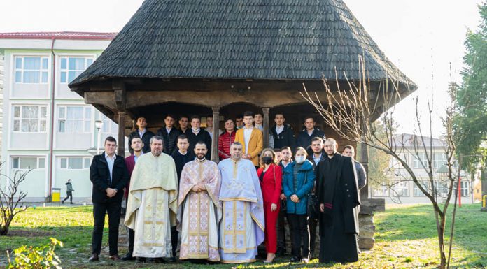 Slujbă de sfințire în cadrul Liceului Teologic „Sfântul Nicodim” din Târgu-Jiu