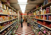 Amendă pentru un supermarket din Gorj. Produsele erau depozitate direct pe paviment