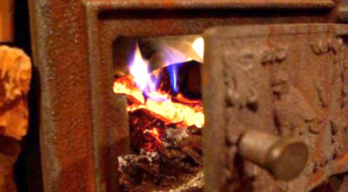 Nenorocire la Dănești! Mamă moartă, fiul intoxicat de la soba defectă!