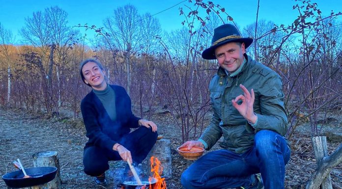 VIDEO: Rețeta săptămânii – Fabi’s Kitchen: Griș cu lapte prăjit, sos de mure și faguri de miere, pregătite la domeniul Abund Berry – Țicleni