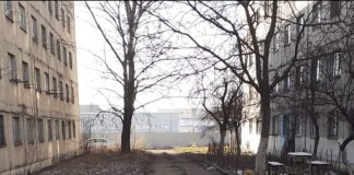 Teribilism, cu mesaj sinucigaș, pe fostele blocuri de nefamiliști din Motru! Tânăr: ,,Cum ar fi să te arunci de pe blocul ăsta?!”