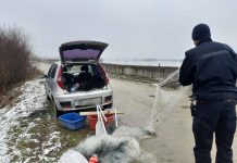 Prins la pescuit pe Jiu, cu plasă interzisă