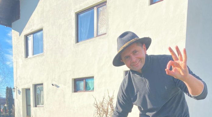 VIDEO: Rețeta săptămânii – Fabi’s Kitchen: Pui în vin roșu gătit la colecția etnografică Daciana Ungureanu