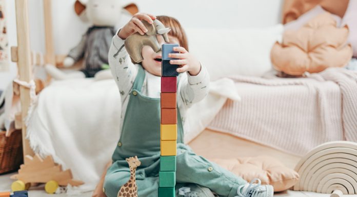 Care sunt beneficiile jucăriilor din lemn?