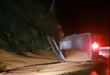 Autotren incărcat cu porumb, răsturnat pe Defileul Jiului