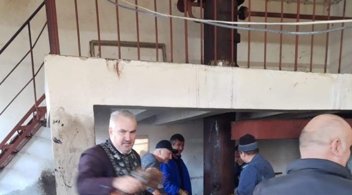 Te crucești! Dorel a chemat popa să sfințească instalația oprită a UATAA