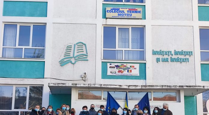 Protest spontan la Liceul Tehnic Motru! 20 de profesori nu au mai intrat la cursuri