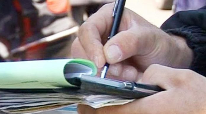 Sute de gorjeni amendați pentru necompletarea formularului digital de intrare în țară